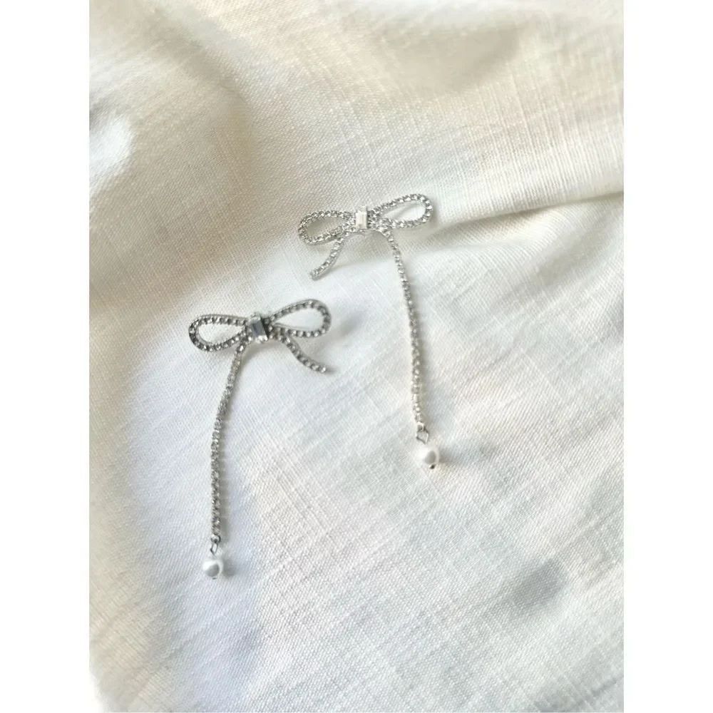 Rhinestone pearl drop bow sparkly earrings ￼